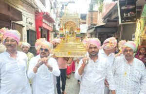 कटरा जैन मन्दिर से श्रीजी की भव्य विमान यात्रा निकाली गई, शोभायात्रा में जमकर झूमे श्रद्धालु