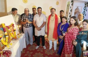 सिंधी गरबा नाइट्स : माता रानी के गीतों पर हजारों की संख्या में लोग थिरकते आए नजर