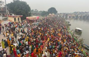 जौनपुर में छठ पूजा की धूम, घाटों पर उमड़ा आस्था का सैलाब