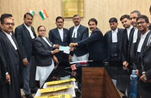 Allahabad High Court Bar Association ने वितरित किए अधिवक्ताओं को मेडिकल क्लेम