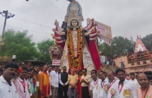 आपसी सौहार्द और श्रद्धा का प्रतीक बना जौनपुर, शांतिपूर्ण ढंग से सम्पन्न हुआ दुर्गा प्रतिमा विसर्जन