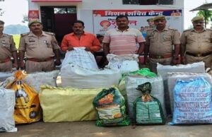 थाना सिकरारा व स्वाट टीम ने दो अभियुक्तों को अवैध पटाखों संग किया गिरफ्तार