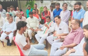 कांग्रेस प्रतिनिधि मण्डल ने पीड़ित रजनीश पटेल से की मुलाकात, पुलिस पर लगाया बर्बरता का आरोप