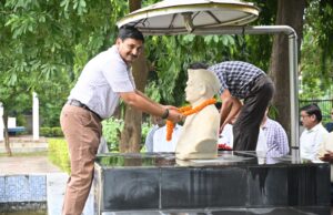 बरेका में महात्मा गांधी एवं लाल बहादुर शास्त्री की जयंती के अवसर पर पर श्रद्धांजलि समारोह का आयोजन