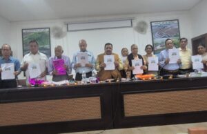 आरएस वर्मा अध्यक्ष,सर्वेश मिश्रा सचिव डॉ वीके श्रीवास्तव की स्व रचित कविताओं के संकलन का हुआ विमोचन
