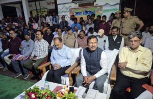 ग्राम चन्दरसी में रात तक डटे रहे अधिकारी जिलाधिकारी ने जनचौपाल में सुनी जनता की हर बात