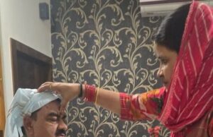 बहनों ने भाई की लंबी उम्र के लिए किया टीका