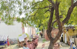 संचारी रोगों से बचाव के लिए निकाली गई जन-जागरूकता रैली