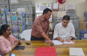 नवनियुक्त DM अमितपाल शर्मा ने कार्यभार संभाला