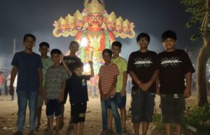 विराज रघुवंशी सारनाथ में बना रहे 3 फीट का रावण,कल होगा दहन