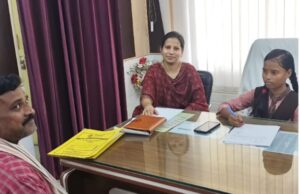 मिशन शक्ति के तहत छात्रा उपासना जोशी बनीं एक दिन की बीएसए