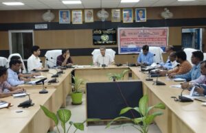 विशेष संचारी रोग नियंत्रण अभियान की तैयारियों के लिए डीएम ने की बैठक
