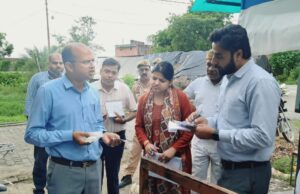 डीएम ने खंड विकास कार्यालय पचपेड़वा का किया निरीक्षण