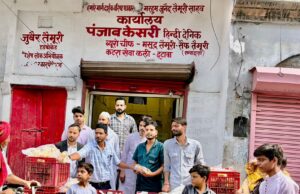बड़े पीर साहब की याद में किया गया प्रसाद का वितरण