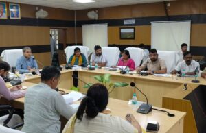 उद्योग बंधु समिति की बैठक में उद्यमियों की राह आसान करने की डीएम ने कसी कमर