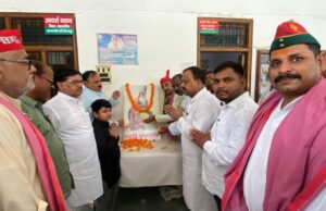 सपाइयों ने मनाई आदि कवि महर्षि वाल्मीकि की जयंती