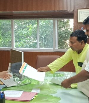 कांग्रेस ने खनन निदेशक को ज्ञापन सौंपा