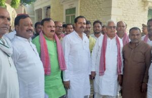 वकील के साथ हुए अभद्रता और मारपीट के मामले में सपा ने सौंपा एसएसपी को ज्ञापन