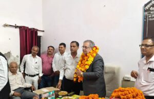 न्यायाधीश के स्थानांतरण पर अधिवक्ताओं ने दी विदाई