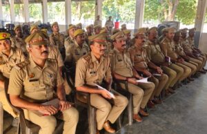 पीसीएस परीक्षा को लेकर पुलिस अधीक्षक ने पुलिस सभागार में मातहतों के साथ की ब्रीफिंग