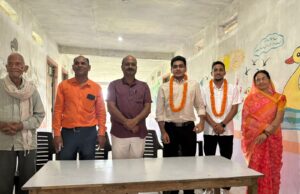 नीट उत्तीर्ण किए विद्यार्थियों को विद्यालय प्रथम आगमन पर किया गया सम्मानित