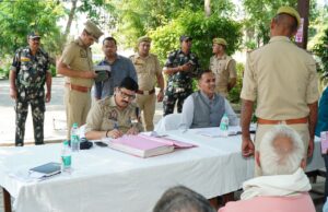 समाधान दिवस पर डीएम व एसएसपी ने सुनी फरियादियों की समस्याएं