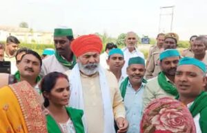किसान नेता राकेश टिकैत ने कहा कि किसानों को न खाद मिल रही न बीज