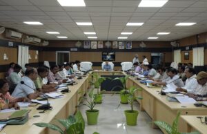 आंगनबाड़ी केन्द्रों में बच्चों की उपस्थिति बढ़ाई जाय और समय पर निरीक्षण रिपोर्ट दें:डीएम