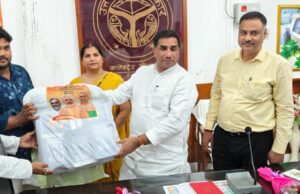 मड़िहान विधायक ने युवक मंगल दल का किट किया वितरित