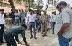 जिलाधिकारी ने सड़कों के चौड़ीकरण एवं सुदृढ़ी करण के कार्यों का किया निरीक्षण