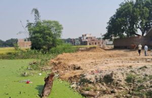 आबादी क्षेत्र में बना पुस्तैनी मकान को दबंग भूमाफियाओं द्वारा गिराने पर नहीं दर्ज हुआ मुकदमा