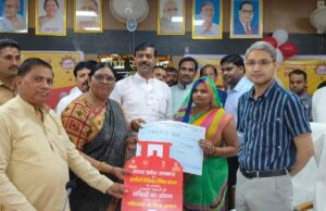 प्रधानमंत्री उज्ज्वला योजना अंतर्गत गैस सिलेंडर रिफिलिंग का किया गया वितरण