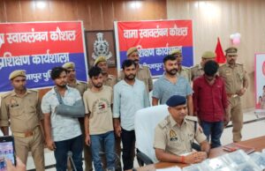 त्यौहार से पहले मिर्जापुर पुलिस की सर्जिकल स्ट्राइक, असलहा तस्करी करने वाला गिरोह धराया