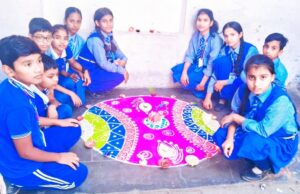 बच्चों के मध्य आयोजित हुआ रंगोली प्रतियोगिता
