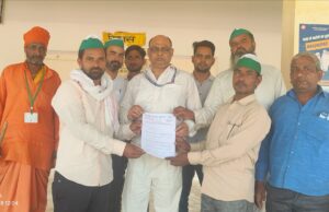 पचपेड़वा रेलवे स्टेशन की व्यवस्था को दुरुस्त करने हेतु भाकियू (भानु) ने सौंपा ज्ञापन