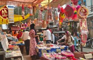 धनतेरस पर बाजारों में उमड़ी भीड़, महिलाओं ने की जमकर खरीदारी