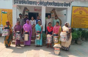 धनतेरस व दीपावली पर्व पर रसोइयों को उपहार देकर किया सम्मानित