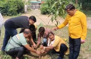 पौधरोपण करके उसका संरक्षण एवं संवर्धन करना मानव का पुनीत कर्तव्य:ओम प्रकाश