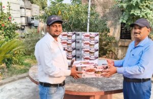 उदी सबस्टेशन में स्टाफ को मिठाई और गिफ्ट भेंट कर दीपावली की शुभकामनाएं दीं