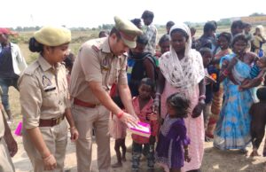 पुलिस ने ईंट-भट्ठा मजदूर परिवारों के बीच मनाई दीपावली