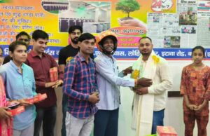 आस्था वंडर लाइब्रेरी में दिवाली की मिठास, टिल्लू भाई की कॉमेडी और हेलमेट बाबा का संदेश बना आकर्षण का केंद्र