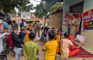 इटावा पुलिस ने ग्राम बलरई में साइबर जागरूकता अभियान चलाया
