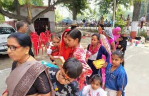 जिला कारागार पहुंचकर बहनों ने बंद भाइयों को लगाया टीका