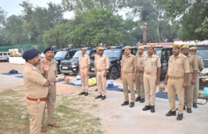 पुलिस अधीक्षक ने ली परेड की सलामी, शाखाओं का किया निरीक्षण