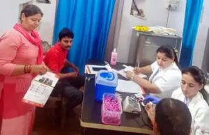 स्वास्थ्य परीक्षण शिविर में एक सैकड़ा लोगों ने कराई जांच