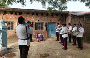 अमर शहीदों को श्रद्धांजलि, पीएसी बैंड ने दी भावपूर्ण प्रस्तुति