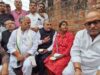 मृतक हरिओम बाल्मीकि की तेरहवीं कार्यक्रम में सम्मिलित हुए कांग्रेस प्रदेश अध्यक्ष अजय राय