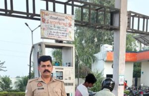 सहारनपुर पुलिस का “NO HELMET – NO FUEL” अभियान