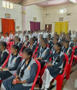 फतेहपुर पुलिस का साइबर जागरूकता अभियान, युवाओं को सिखाए ऑनलाइन ठगी से बचाव के तरीके