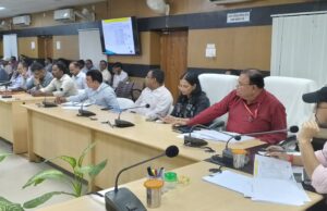 गंगा घाटों की नियमित सफाई और डोर-टू-डोर कूड़ा उठान में तेजी लाने के निर्देश:सीडीओ